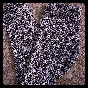 Comfy, soft medium white floral print leggings!